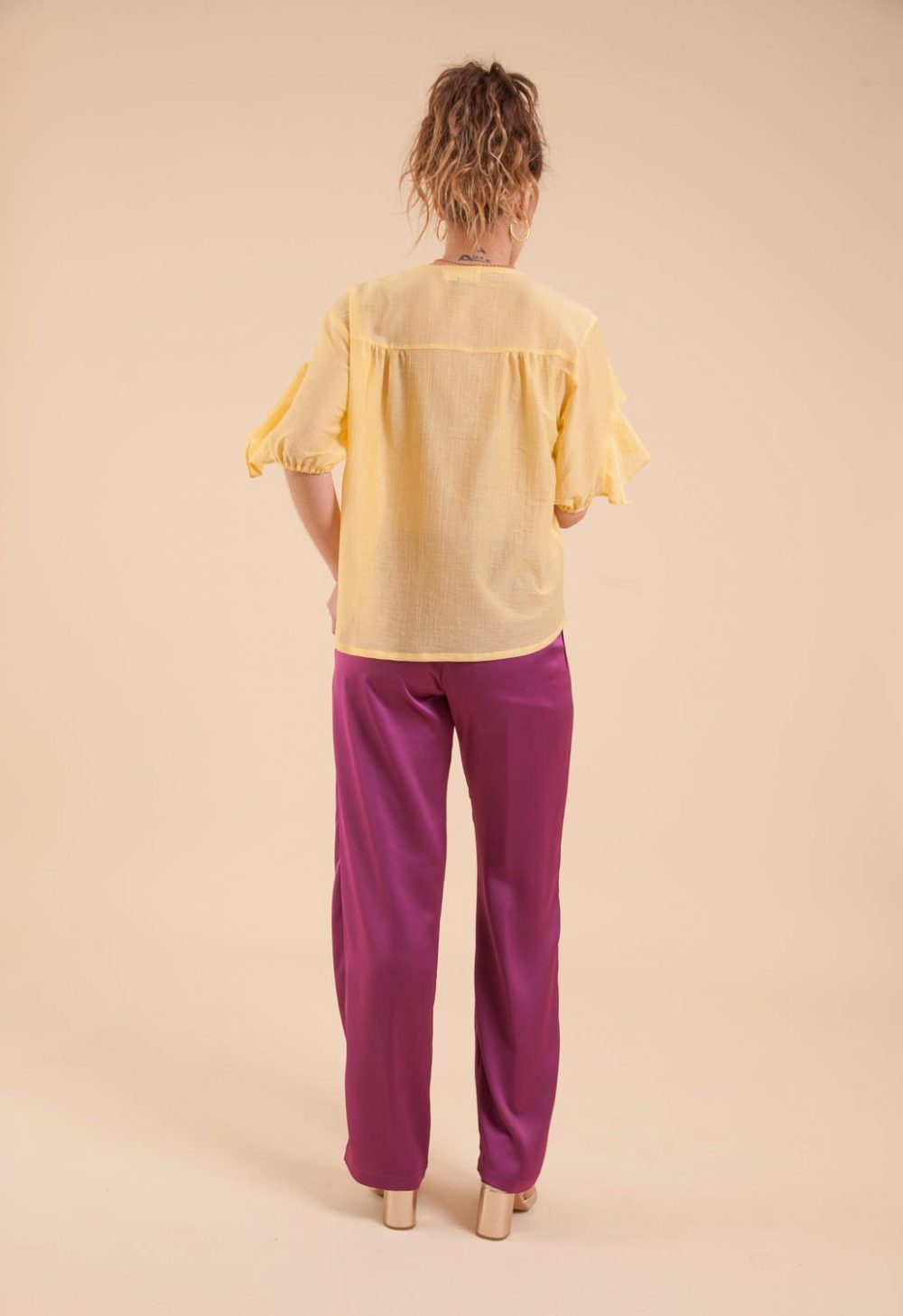 pantalon femme violet en polyester recyclé pour une mode durable.