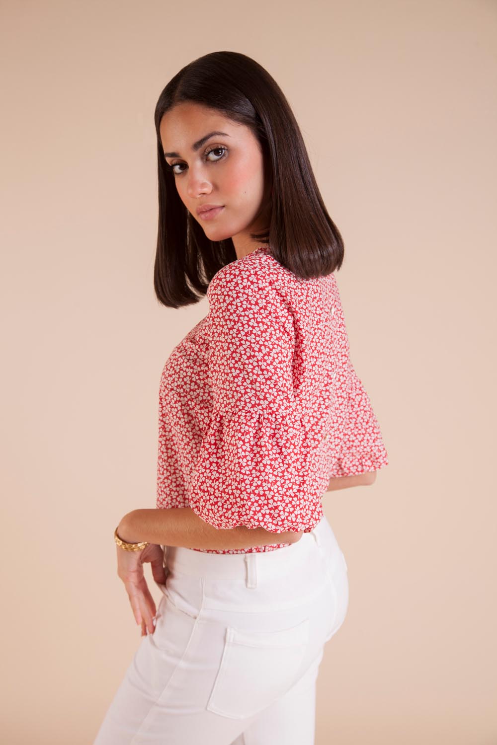 blouse à fond rouge imprimé trèfles fabrication française