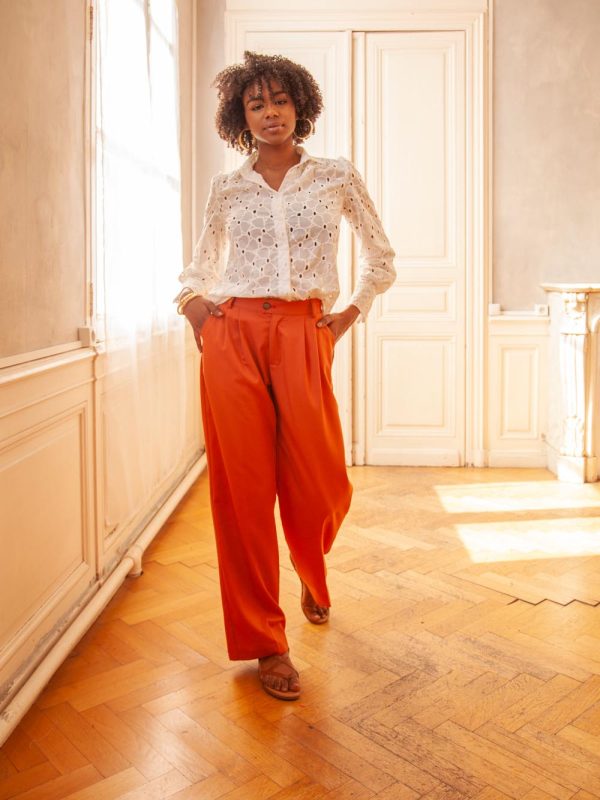 Pantalon femme couleur orangé, pièce créateur au beau tombé, création et fabrication française.