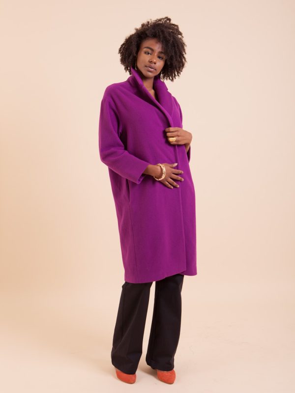 manteau violet en laine et cachemire entièrement doublé made in France.