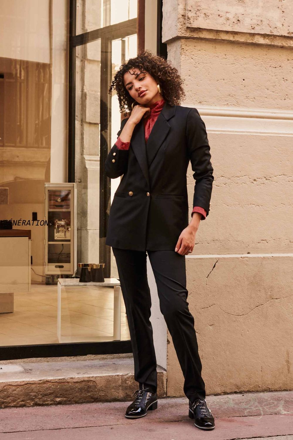 veste tailleur noir en laine chaude et confortable made in France.