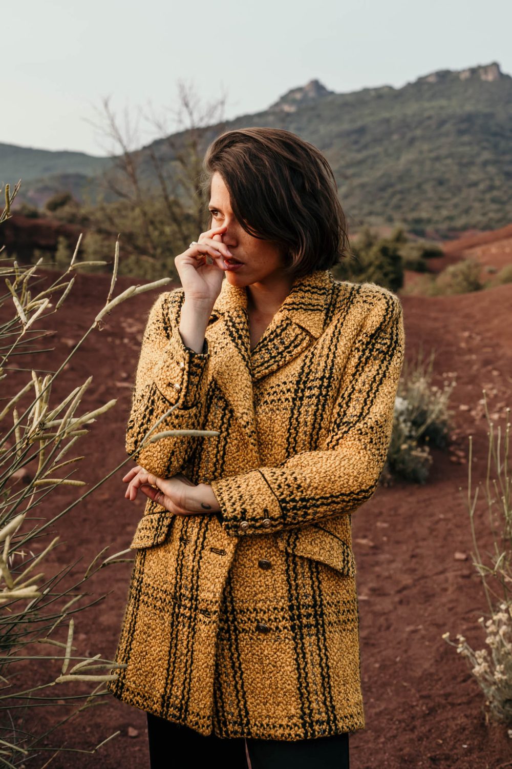manteau femme fabrication française en laine et entièrement doublé en satin acétate pour un plus grand confort. Très élégant.