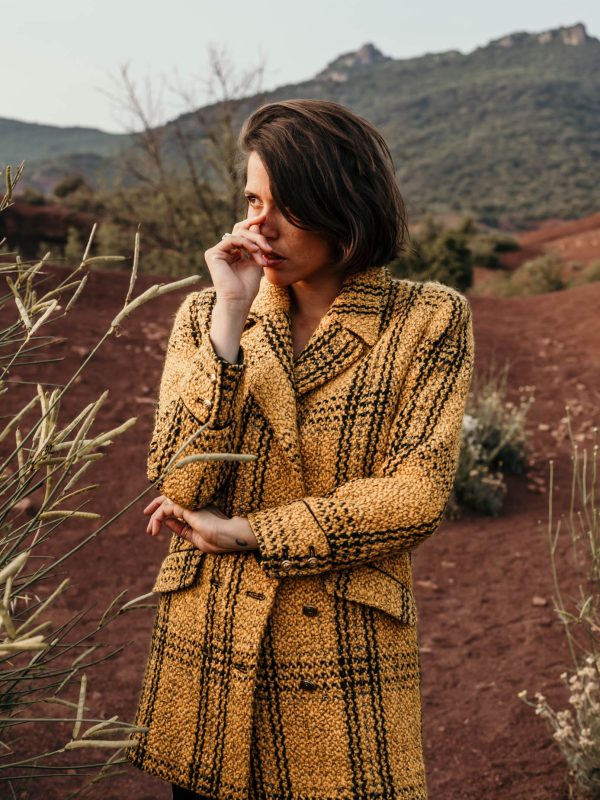 manteau femme fabrication française en laine et entièrement doublé en satin acétate pour un plus grand confort. Très élégant.