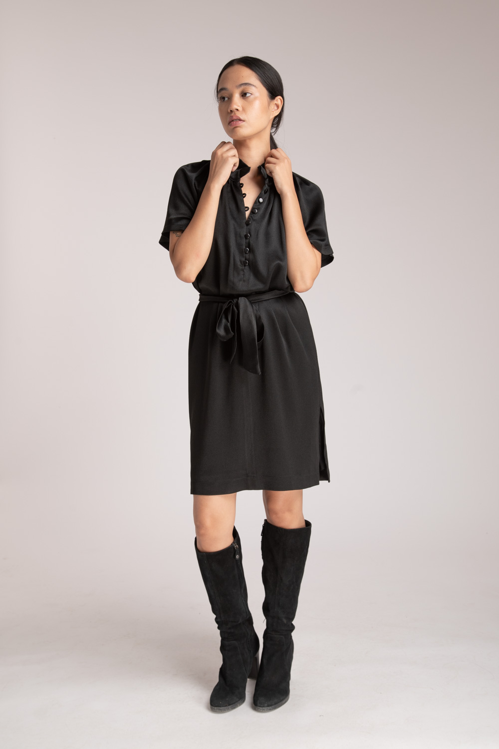 robe-femme-chic-look-hiver-danielle-engel-marque-française Isabella - Robe noire fluide – Image 1