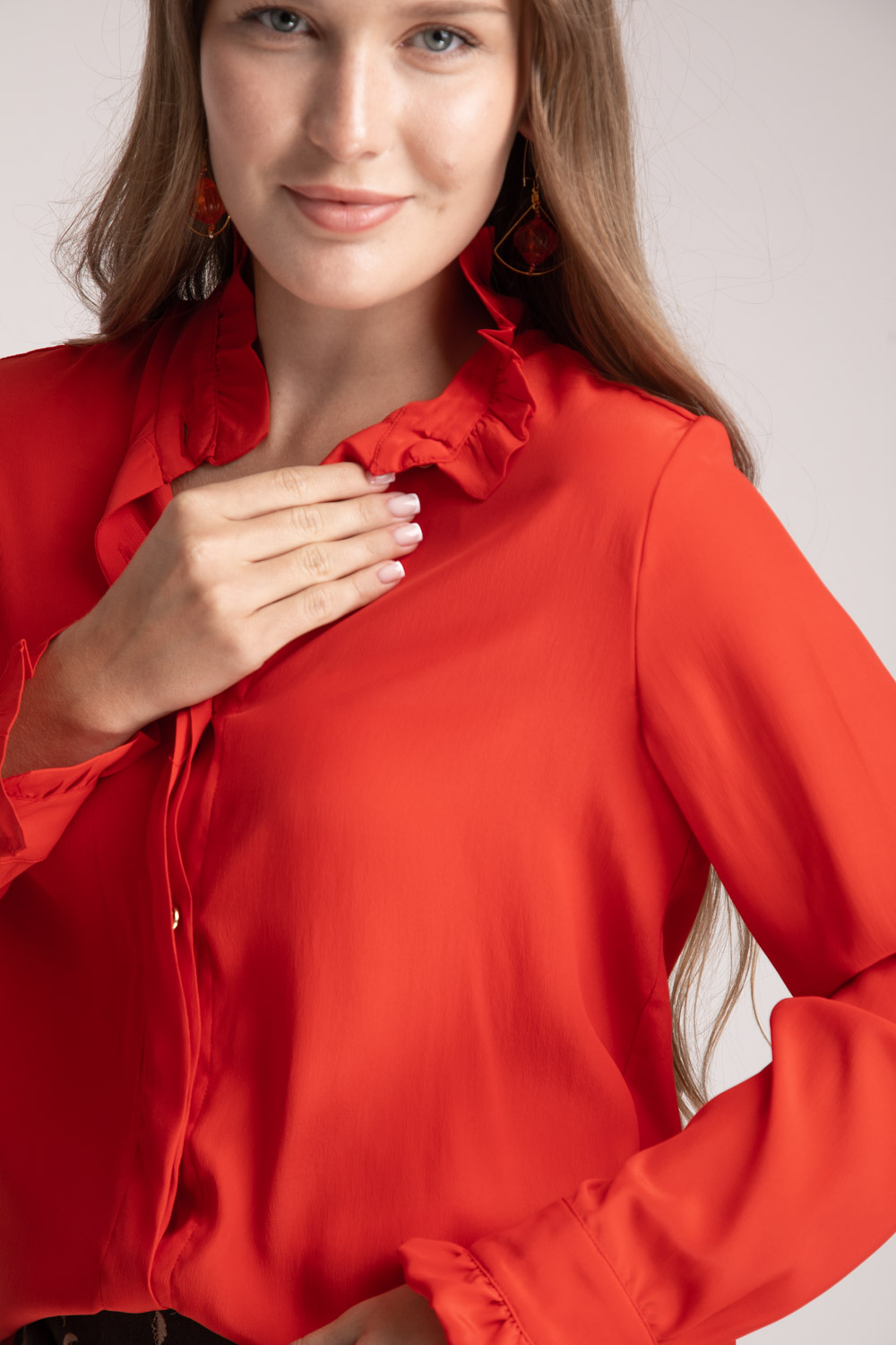 blouse-soie-rouge-vermillon-femmme-danielle-engel BLOUSE ALIENOR – EN SOIE ROUGE VERMILLON – Image 1