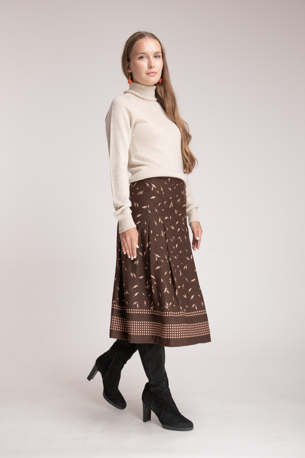 jupe-femme-plisée-longue-en-laine-marron-fabriquée-en-france-danielle-engel-marque-française JUPE LONGUE JADE – PLISSEE CHOCOLAT GANACHE – Image 1