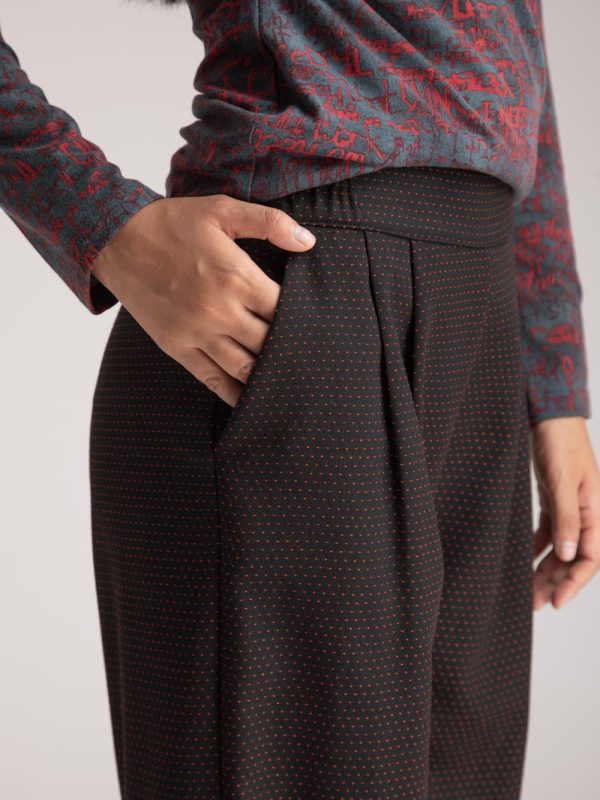 - Pantalons fabriqu&eacute;s en France